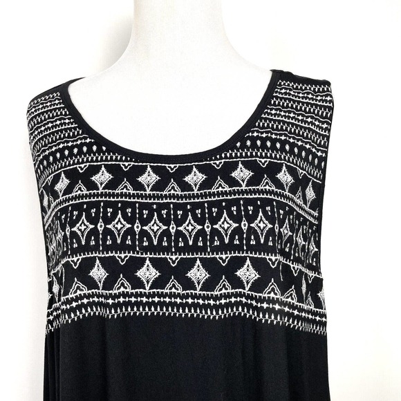 Torrid Women’s Size 4 Black White Embroidered Tank Shirt Summer Spring - Picture 1 of 14